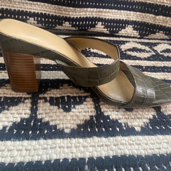 Micheal Kors Clog heels. - Picture 2 of 4